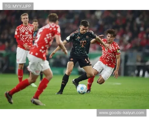 拜仁2-2被汉堡逼平，凯恩破门难掩防线危机